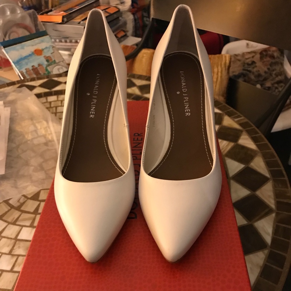 NWT White Donald J. Pliner Pointy Toe Pumps